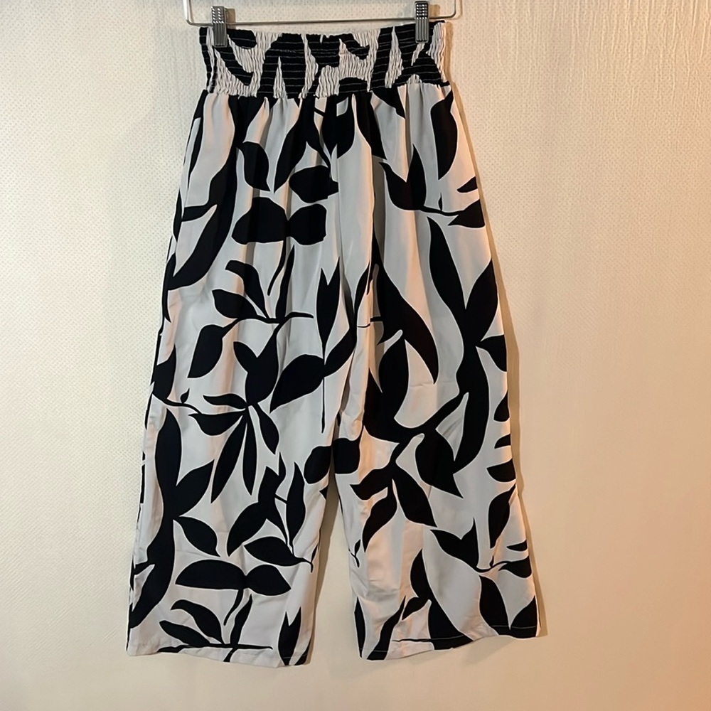 Wide leg pattern pants